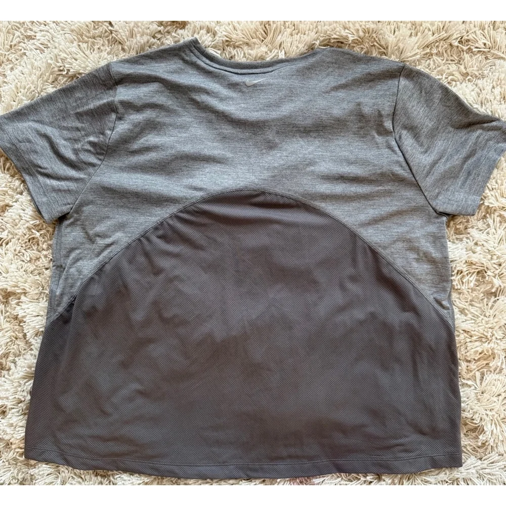 Men’s Nike Running T-shirt Size 1X Gray Dri-Fit
